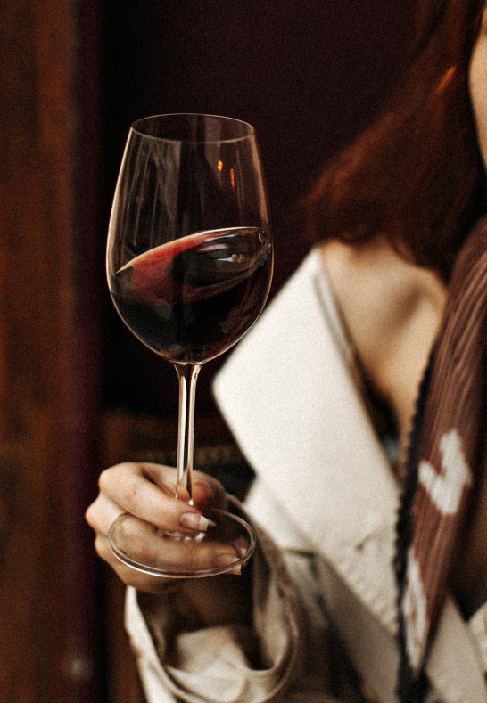 visita bodegas priorat copa de vino